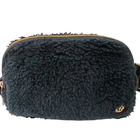 Lululemon Black Sherpa Fleece Everywhere Belt Bag Fanny Pack Crossbody LU9B185 - Picture 3 of 8